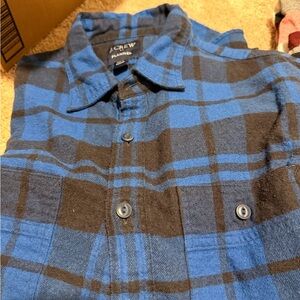 This is a bundle of plaid shirts: 6 medium shirts 2 small: total of 8 shirts